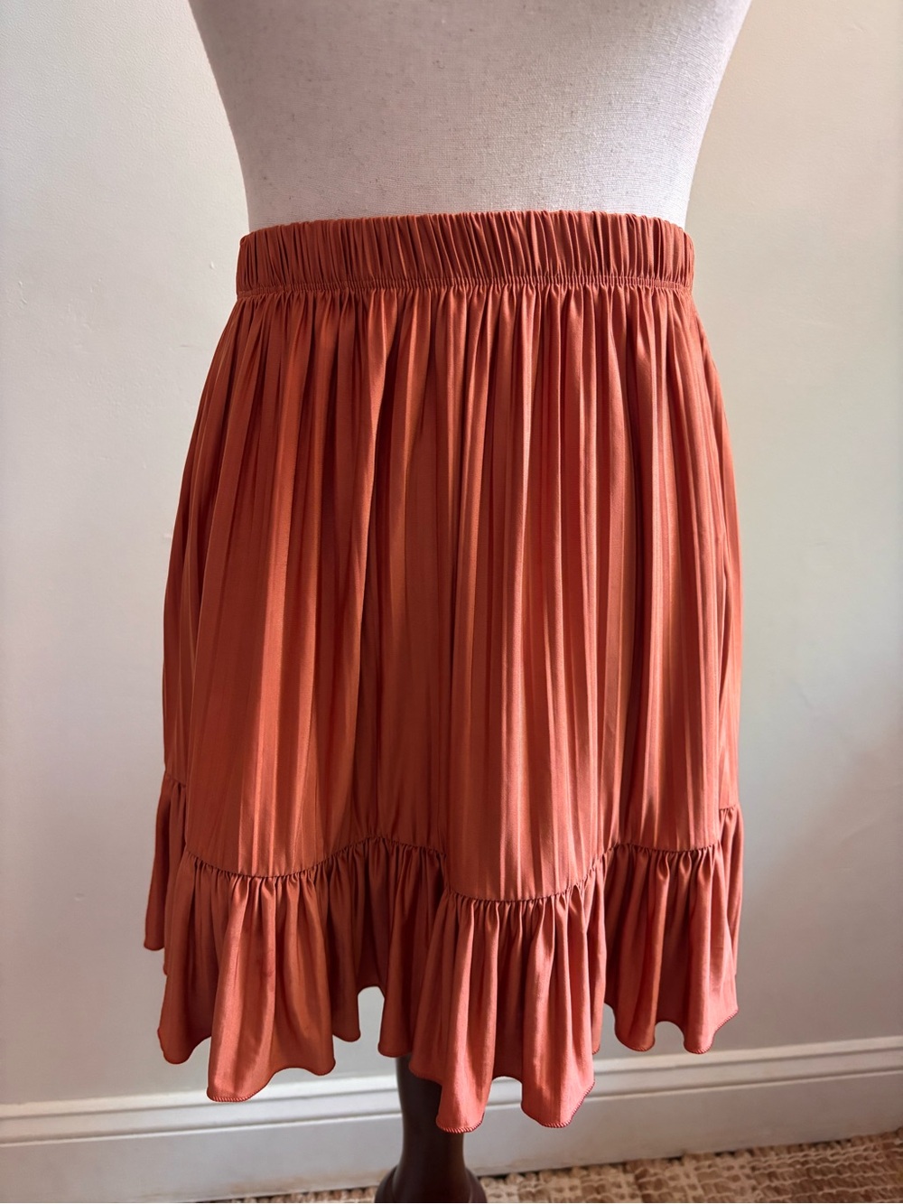 Zara Rust Pleated Flowy Mini Skirt Women’s Size Small Elastic Waist Ruffle Hem